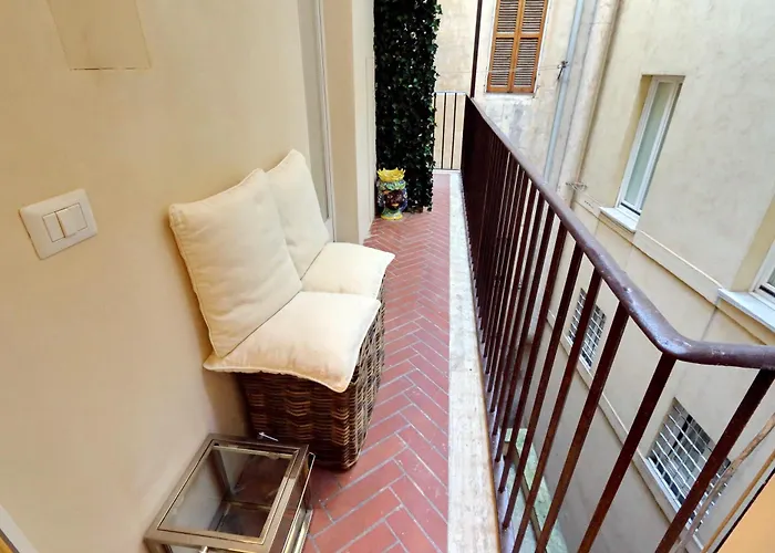 Luxury Charme Between Pantheon And Spanish Steps Apartment Rome